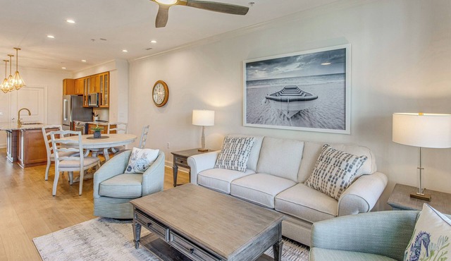 4 Mi to Oak Island Beaches! Dog-Friendly Condo