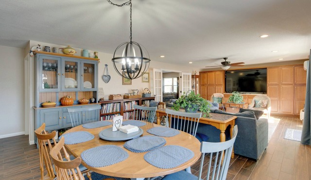 4 Mi to Port Charlotte Beach Park: Gem w/Pool