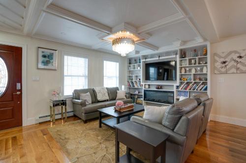 4 Mi to Revere Beach! Walkable Family Retreat