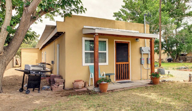 4 Mi to Rio Grande: Bosque Farms Home w/Patio!
