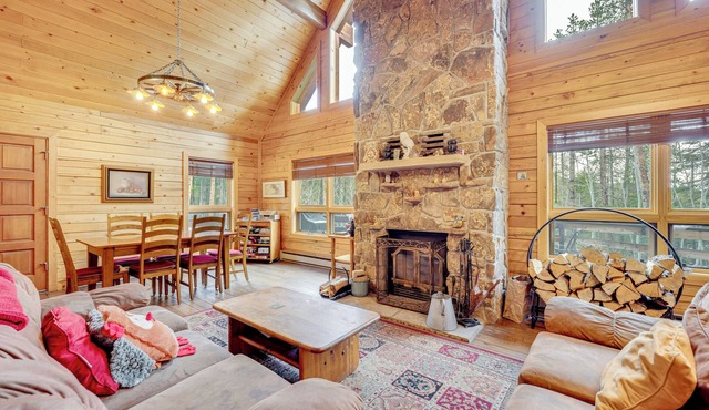 4 Mi to RMNP: Allenspark Cabin w/Wraparound Deck!