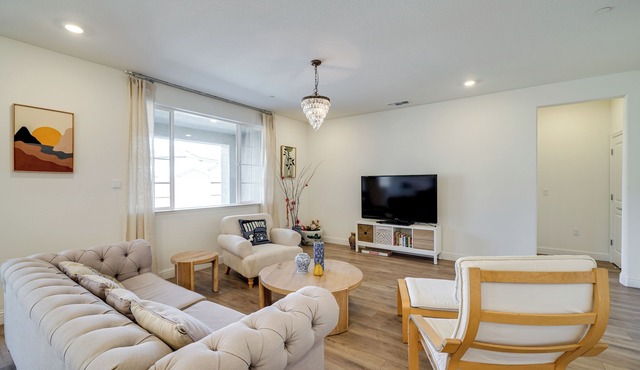 4 Mi to San Joaquin River: Manteca Home w/Patio!