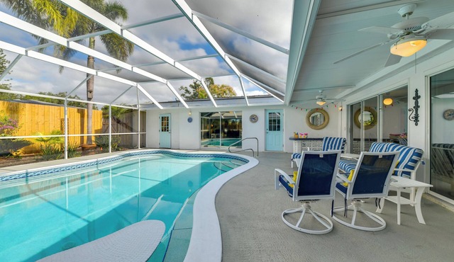 4 Mi to Siesta Key Beach! Home w/Backyard Oasis