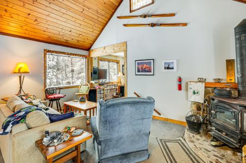 4 Mi to Ski Brule Cozy Cabin with Screened-In Porch