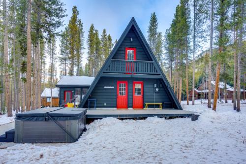 4 Mi to Ski Lift Cabin with Hot Tub in Breckenridge