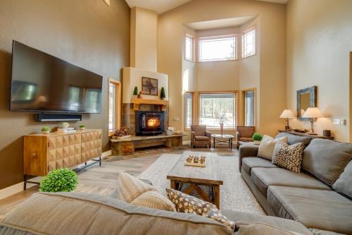 4 Mi to Ski Mt Rose: Sleek Reno-Lake Tahoe Home