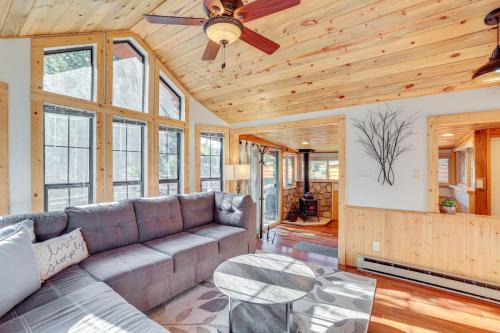 4 Mi to Ski Resort Pet-Friendly Breck Cabin