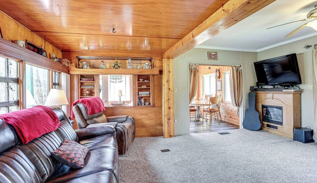 4 Mi to Snowmobile Trails: Muskegon River Retreat