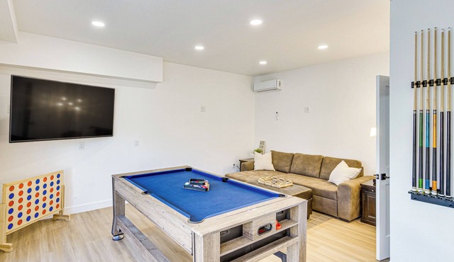 4 Mi to SoFi Stadium: Pet-Friendly LA Area Home