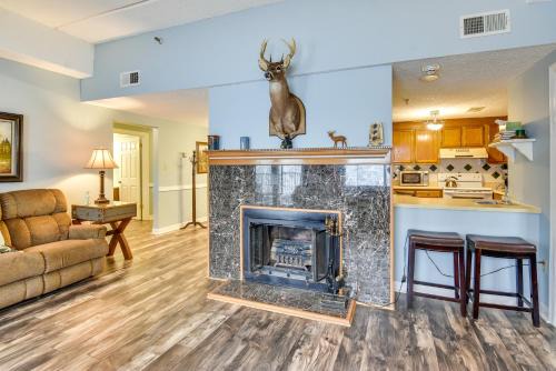 < 4 Mi to Sugar Mtn Resort: Condo w/Indoor Pool!