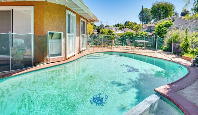 4 Mi to the Sea: Rancho Palos Verdes Cottage