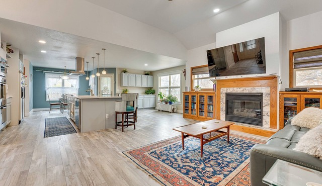 4 Mi to TPC Colorado: Dog-Friendly Gem in Berthoud