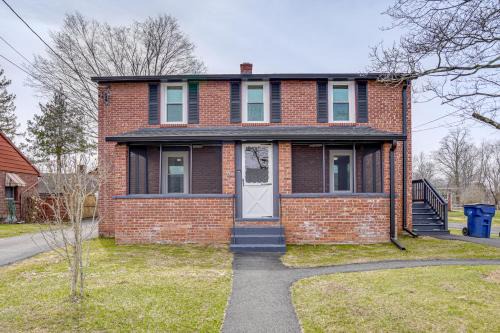 4 Mi to Waterfront 2-Unit Combo in Kingston!