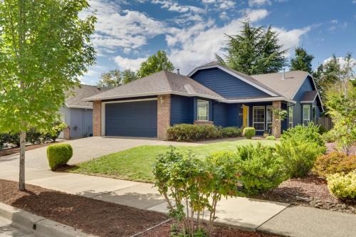 4 Mi to WES Station: Suburban Portland Home