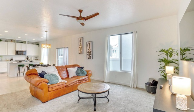 4 Mi to Zions Bank Stadium: Sleek Herriman Retreat