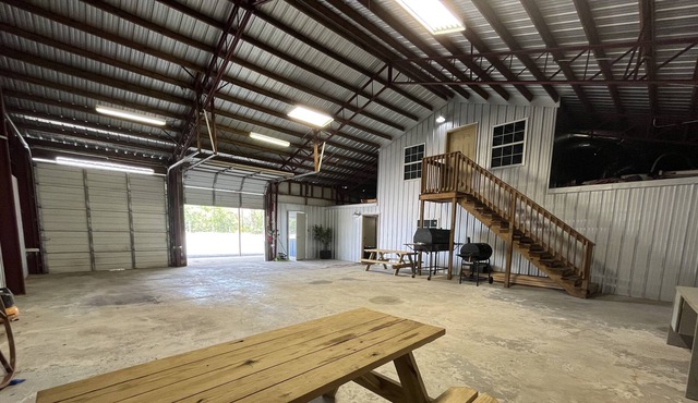 4 Miles to Beach, Plenty of Parking for Boats & Trailers