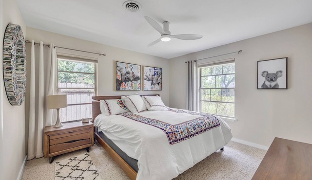 4 Miles to Downtown Austin: Stylish Home w/Office