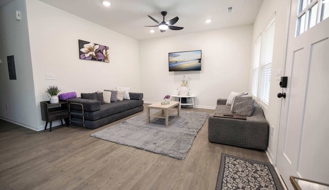 4 Min to Downtown | 10 to Elon | Car Rental Avail.