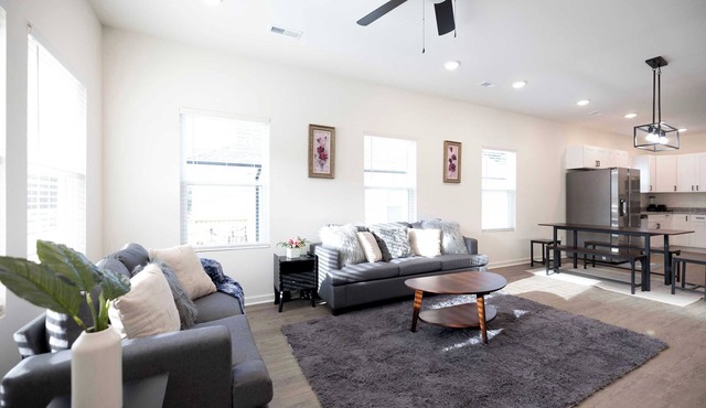 4 Min to Downtown | 10 to Elon | Car Rental Avail.
