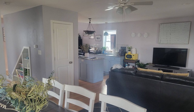 4 min to Penn State. Koi Pond, Game Room, New, Modern, Breakfast Included!