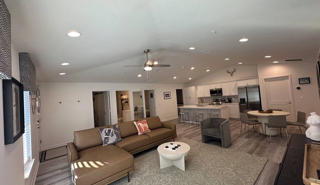 4 min to WEC, Crownwood Modern, NEW 3bd 2ba cozy townhome close to FAST