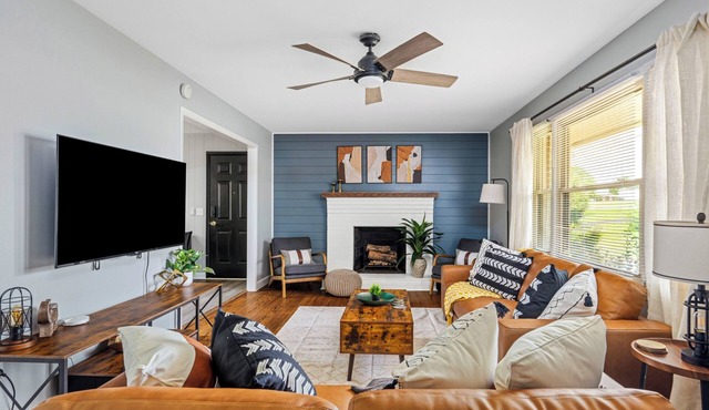 4 mins to LU Cozy Home Game Room Fire Pit