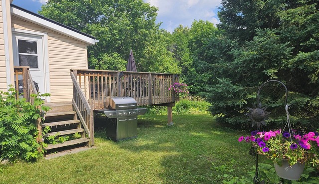 4 Minute drive to casino. Lake, park, marina, restaurants, stores 5 minute walk