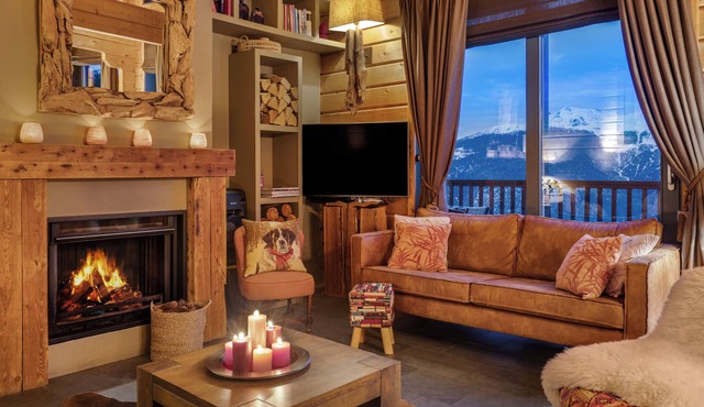 4-minute walk to the ski elevator with ski lockers! Snow-sure 1800m-3330m Mont Fort!