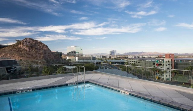 4 Modern Rooms – Near Desert Garden, Local Trails, & City Nightlife