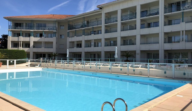 4 people 2 rooms, terrace, renovated swimming pool golf sea surf - D