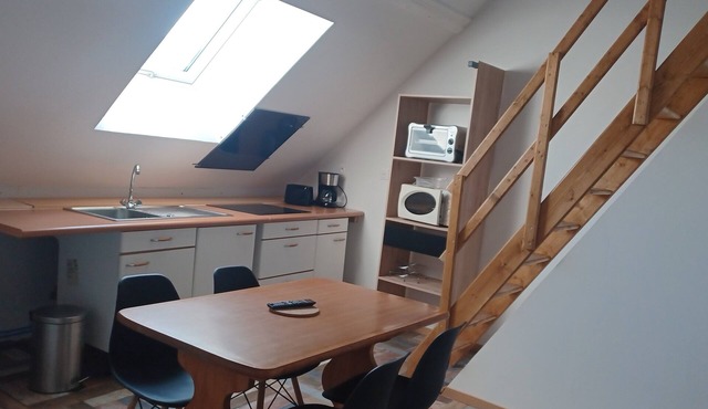 4-person 2-bedroom self-contained air-conditioned city center apartment