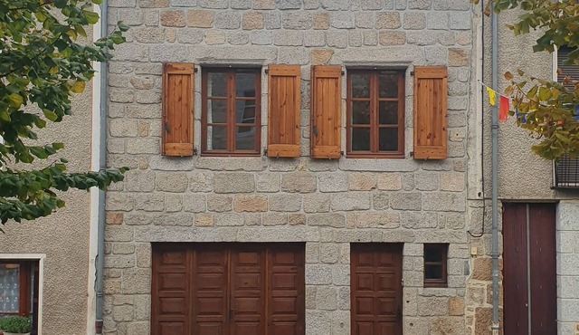 4 pers Apartment - In the heart of the historic medieval center of Le Malzieu-Ville