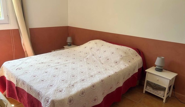 4 pers apartment 7 km from the gorges du verdon with swimming pool