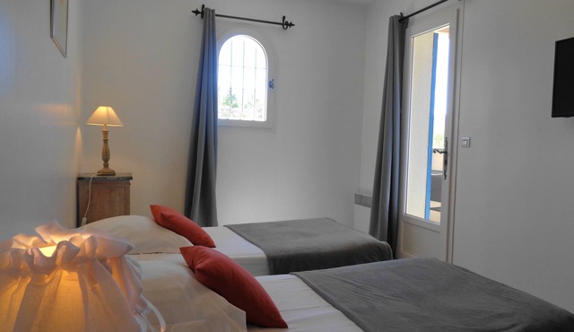 4-person air-conditioned family suite with panoramic terrace in the heart of the Luberon