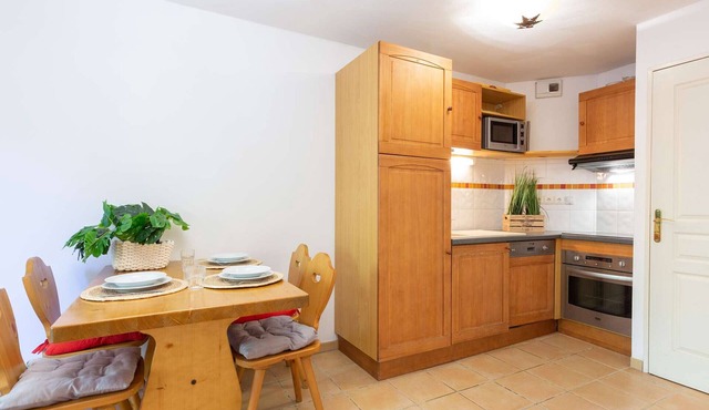 4-person apartment with pool and parking in Vielle Aure