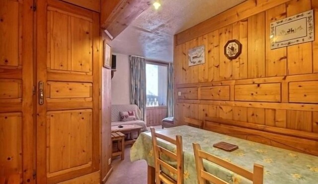 4-person apartment ski-in/ski-out, near shops