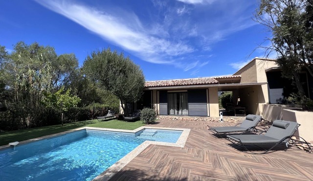 4-person villa with private pool, close to the sea