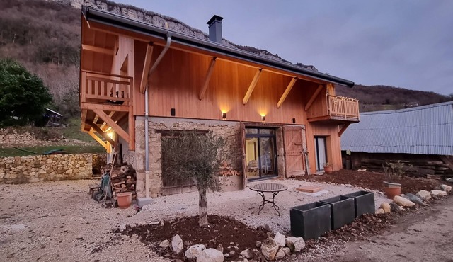 4-person gîte with lake view