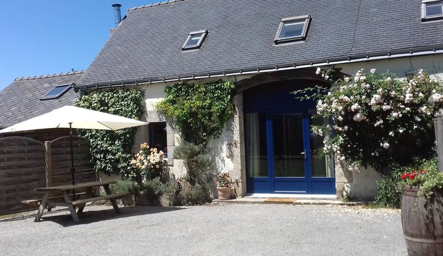 4-person gîte in farmhouse - heated indoor swimming pool