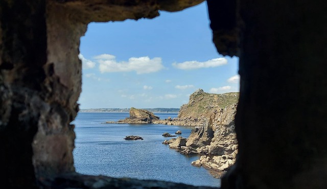 4-person gite, typical Breton farmhouse between sea and countryside