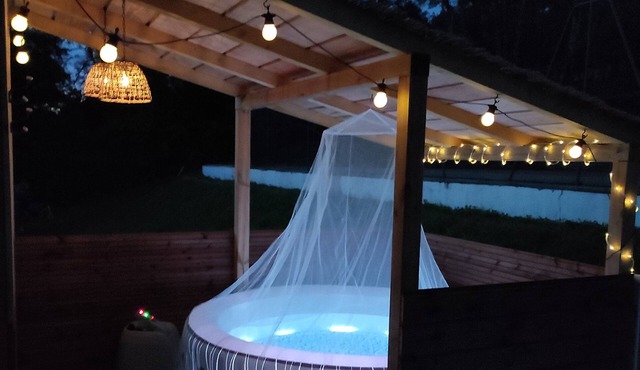 4-person gîte with jacuzzi and tennis court