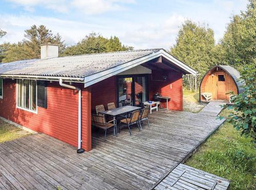 4 person holiday home in Ålbæk
