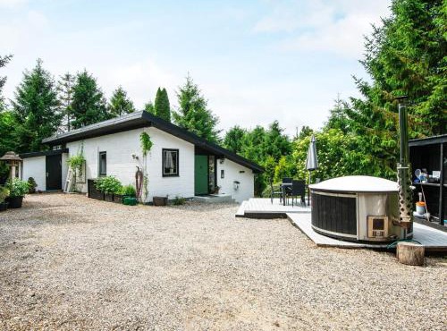 4 person holiday home in Ebeltoft-By Traum