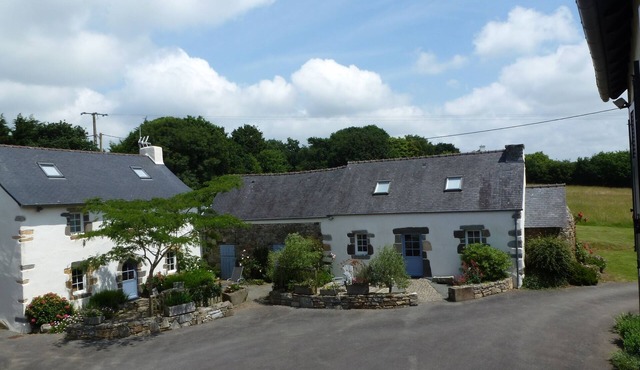 4-person self-catering cottage, 200 m.de from the sea and at the entrance to the CROZON peninsula