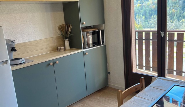 4-person studio with mountain view. Pets welcome.