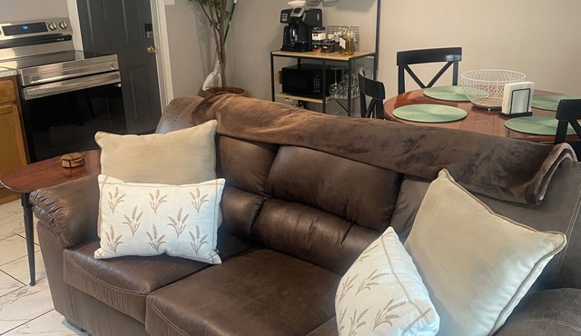 4 person Suite in Beautiful Grand Island, NY! 4 miles from Niagara Falls!