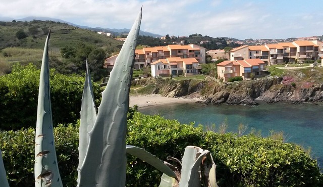 4-person villa with exceptional sea view and beach 100 m away, with garage