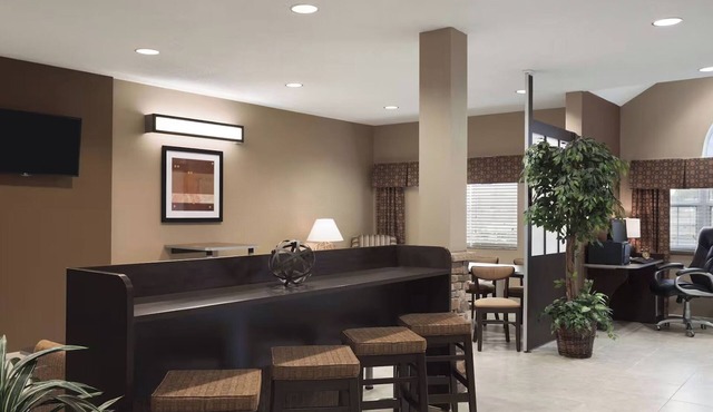 4 Pet-friendly Rooms w/Free Breakfast | Close to Downtown