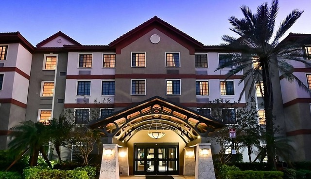 4 Pet-friendly Stay Near Plantation Preserve Golf Course! w/Free Breakfast