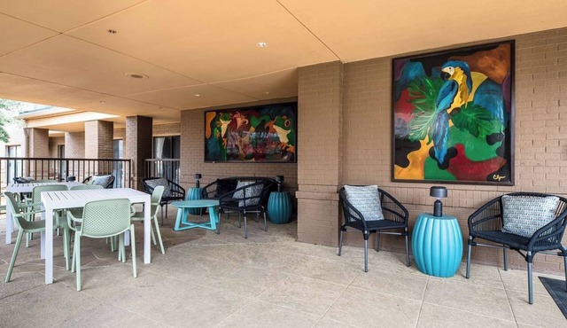 4 Pet-friendly Units w/FREE Parking, Swimming Pool, Minutes from The Lawn!